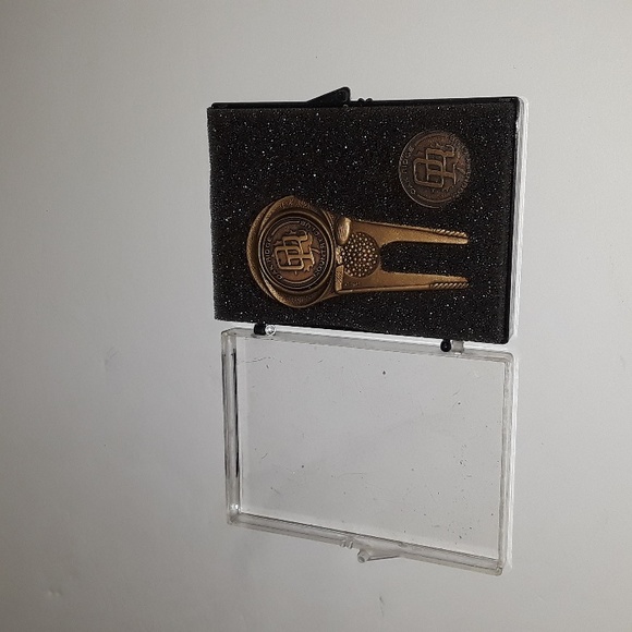 VINTAGE OAK RIDGE COUNTRY CLUB GOLF DIVIT TOO AND GOLF BALL MARKER NEW IN BOX - Picture 4 of 4